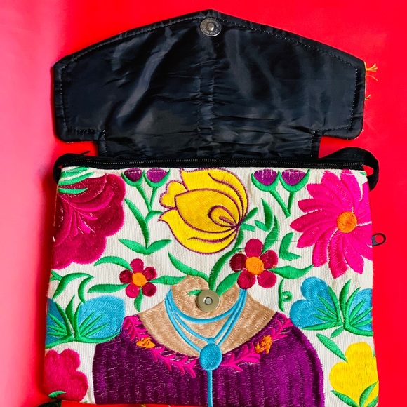 Crossbody🌸🌺•Frida Kahlo• Handmade in Belize - Picture 2 of 5